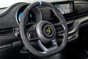 Lenkrad und Instrumententafel des Abarth 500e